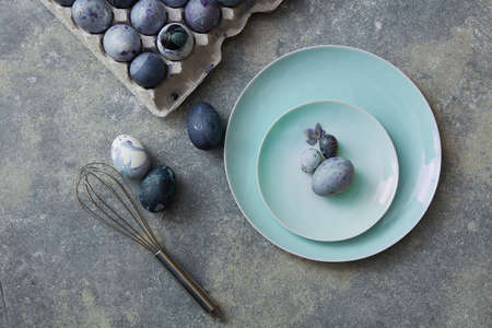 Easter eggs on a plateの写真素材