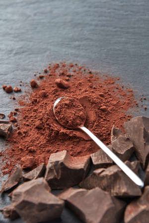 Chocolate chunks and cocoa powderの写真素材