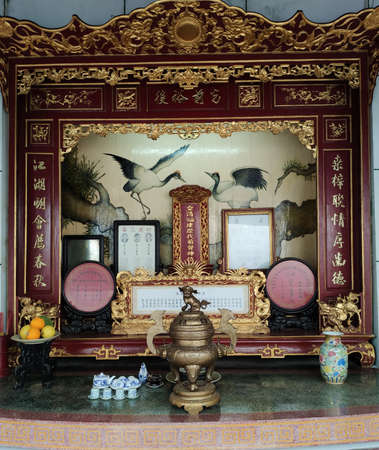 Interior of the Hoa Van Le Nghia Temple in Hoi An in Quang Nam province in Central Vietnam.のeditorial素材