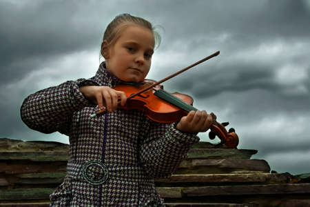 young violinist playing outdoorsの写真素材