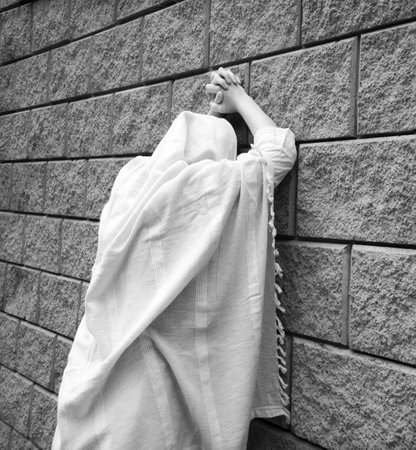 Misery lost bad worry feel mourn grief weep mood young lone holy jew teen lady hand ask god faith hope. Old retro history biblic adult alone human male fail white islam veil templ home text spaceの写真素材