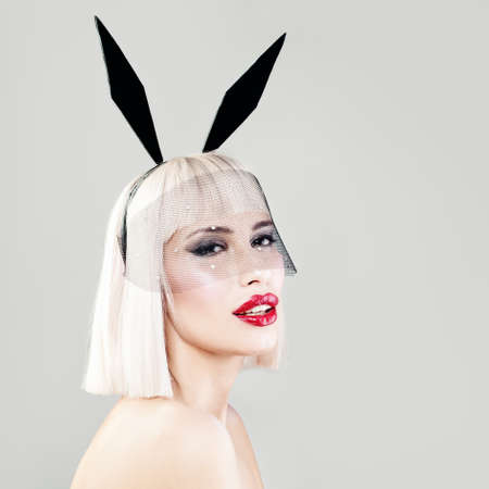 Glamorous Blondie Woman with Blonde Bob Hair and Red Lips Makeup. Sexy Fashion Modelの写真素材