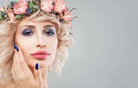 Pretty Woman in Flowers Wreath, Portraitの写真素材