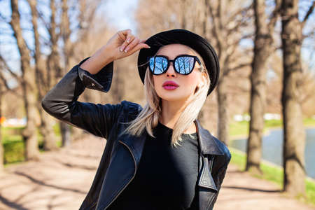 Beautiful Woman Face, Outdoors Fashion Portraitの写真素材