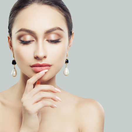 Beautiful woman with natural makeup and pearls earringsの写真素材