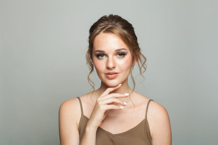 Gorgeous fashionable model woman with natural make-up, healthy fresh skin and beautiful hairstyle, fashion studio portraitの写真素材