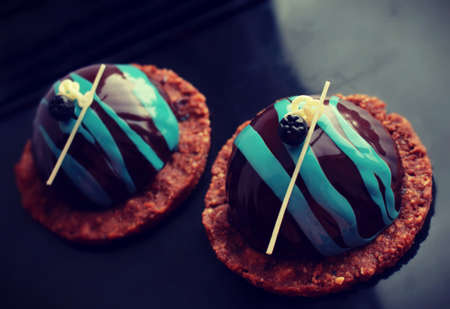 Black and blue desserts on cookie baseの写真素材