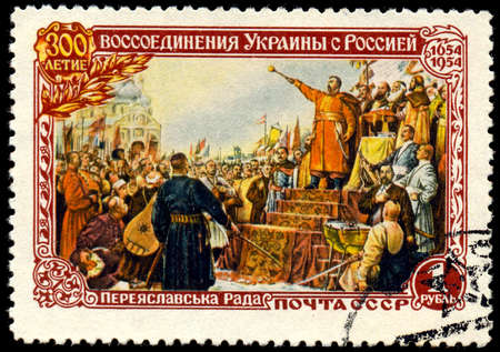 USSR - CIRCA 1954: a stamp printed in the Soviet Union (Russia) shows Chmielnicki proclaiming reunion of Ukraine and Russia, 1654. 300th anniversary. Scott catalog A419, circa 1954のeditorial素材