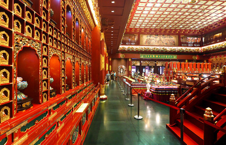 Singapore - JUNE  17 2015: inside of 1st floor Buddha's Relic Tooth Temple in Singapore Chinatownのeditorial素材