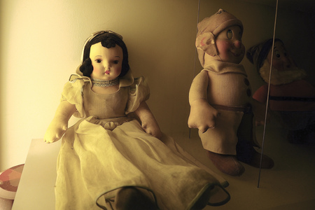 Singapore - JUNE  21 2015: Scared antique snow white doll in the MINT Museum of Toys in Singaporeのeditorial素材