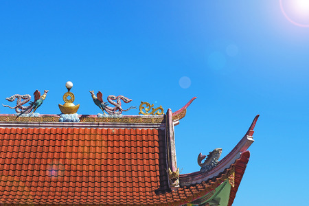 bird sculpture statue on roof top of pubclic chinese temple in Fang, Chiang Mai north of Thailandの写真素材