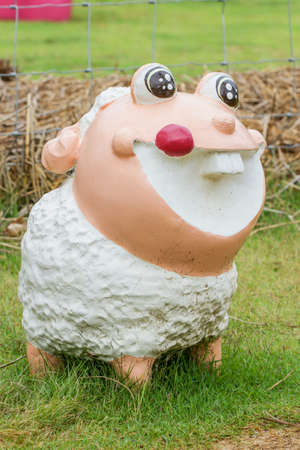 white sheep statue in green grassの写真素材