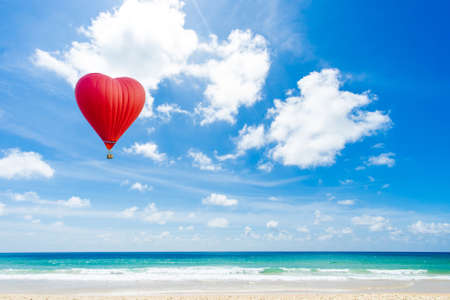 Beautiful Red balloon in the shape of a heart at Karon beach, Phuket, Thailand. Asiaの素材 [FY31095517154]