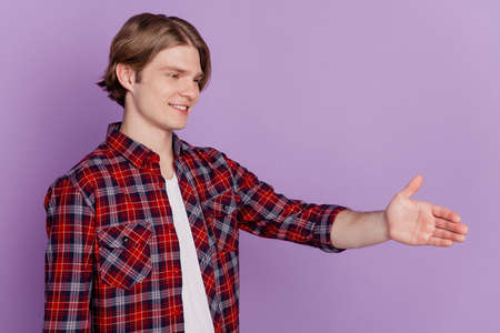 Profile portrait of friendly worker guy stretch palm invite greeting colleague on violet backgroundの写真素材