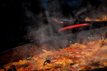 a steaming hot dish being cooked in a marketの写真素材