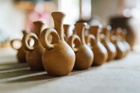 There are many clay pots in the workshopの写真素材