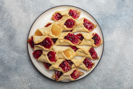 Homemade cookies with jam, on a plate. Light background の写真素材