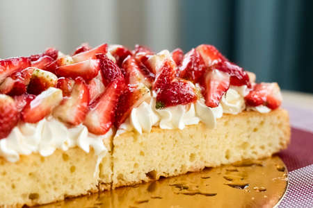 Delicious cutaway pie with cream and fresh strawberry slices. berry pie on the tableの写真素材