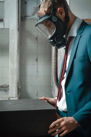 photo of man in gas mask with suitcase on the tableの写真素材