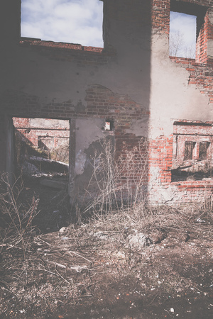 Old crumbling brick house, abandoned building vintage background.の写真素材