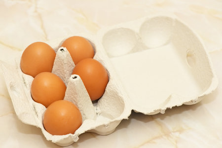 Five brown eggs in an egg boxの写真素材