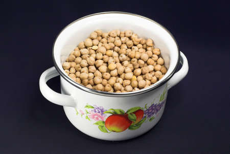 chickpeas in grandma potの写真素材
