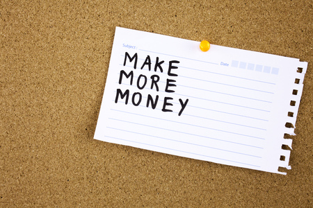 The phrase Make More Money typed on a piece of note paper and pinned to a cork notice board. Businnes conceptの写真素材