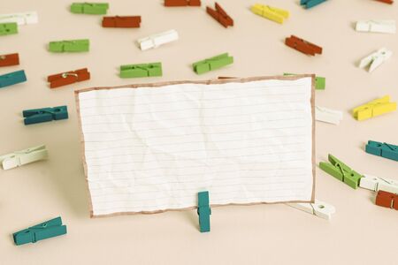 Colored clothespin papers empty reminder pink floor background office pinの写真素材