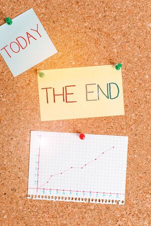 Text sign showing The End. Business photo text Final part of play relationship event movie act Finish Conclusion Corkboard color size paper pin thumbtack tack sheet billboard notice boardの写真素材