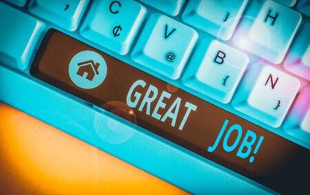 Writing note showing Great Job. Business concept for used praising someone for something they have done very well White pc keyboard with note paper above the white backgroundの写真素材