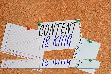 Writing note showing Content Is King. Business concept for marketing focused growing visibility non paid search results Corkboard size paper thumbtack sheet billboard notice boardの写真素材