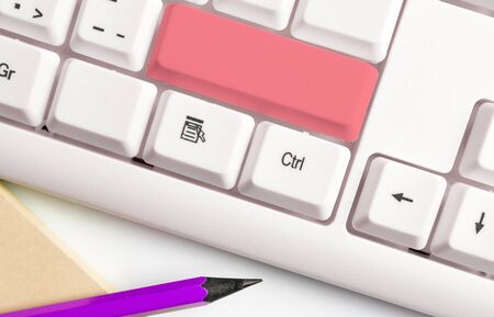Pc Keyboard Key With Empty Note Paper Above Copy Spaceの写真素材