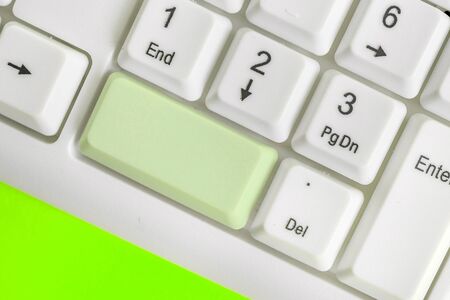 Pc Keyboard Key With Empty Note Paper Above Copy Spaceの写真素材