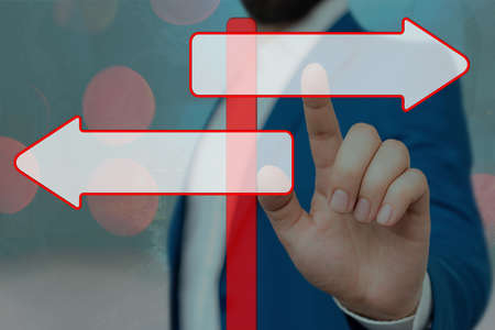 Competitiveness Symbol In Diverging Opposite Views Business Choice Conceptの写真素材