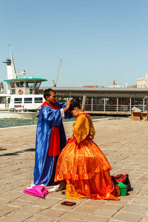 16. Jul 2012 - Couple preparing for posing to tourists in Venice, Italyのeditorial素材