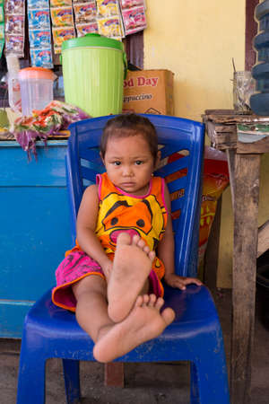 MANADO, NORTH SULAWESI, INDONESIA - AUGUST 5, 2015: Indonesian baby in Manado shantytown on August 5, 2015 in Manado, North Sulawesi, Indonesiaのeditorial素材
