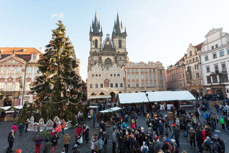 PRAGUE, CZECH REPUBLIC - DECEMBER 3, 2016: Peoples on the famous advent Christmas market at Old Town Square with christmas tree in Prague. It is very popular destination with tourists visiting Prague. December 3, 2016 Prague, Czech Republic.のeditorial素材