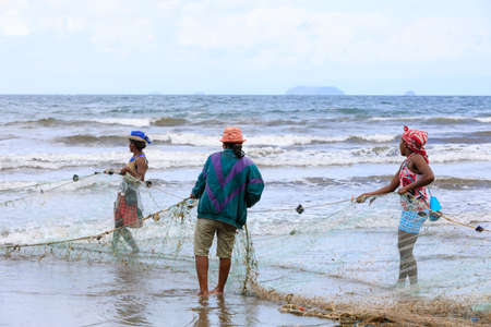 MAROANTSETRA, MADAGASCAR OCTOBER 19.2016 Native fishermen fishing on sea, using traditional technique pulling net from boat. Life of indigenous peoples in countryside. October 19. 2016, Madagascarのeditorial素材