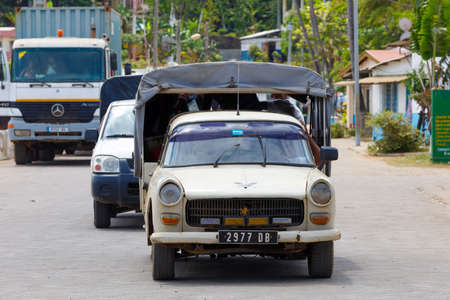 NOSY BE, MADAGASCAR - NOVEMBER 3.2016: Street traffic on Nosy Be, Madagascar's largest and busiest tourist resort. Ordinary street life in Nosy Be, Madagascar november 3. 2016のeditorial素材