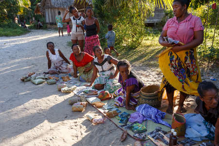 MAROANTSETRA, MADAGASCAR OCTOBER 23.2016 Malagasy woman from village selling traditional souvenir village street. Madagascar countryside scene. Maroantsetra, Madagascar October 23. 2016のeditorial素材