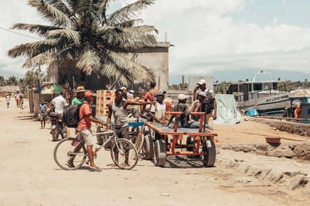 MAROANTSETRA ,MADAGASCAR OCTOBER 18.2016 Malagasy man discussing about work opportunity on main street of Maroantsetra city. Madagascar, October 18. 2016のeditorial素材