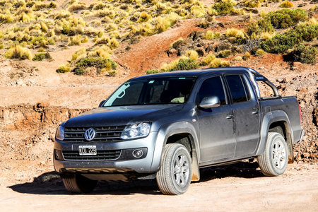 ANTOFAGASTA, CHILE - NOVEMBER 16, 2015: Motor car Volkswagen Amarok at the countryside.のeditorial素材