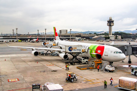 SAO PAULO, BRAZIL - NOVEMBER 25, 2015: TAP Portugal Airbus A340 during the boarding in the Guarulhos International Airport.のeditorial素材