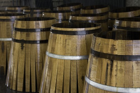Humidification process for sealing wine barrels