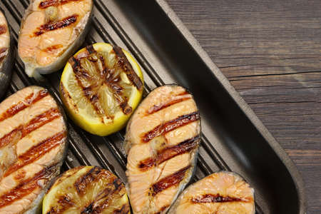Grilled Salmon Slice And Lemon On The Cast Iron Panの写真素材