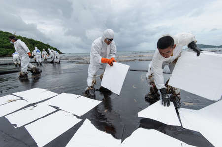 crude oil on oil spill accident on Ao Prao Beach at Samet island on July 31,2013 in Rayong,Thailandのeditorial素材