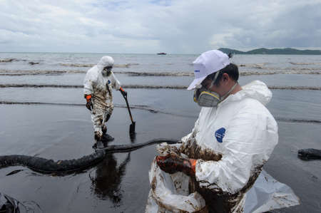 crude oil on oil spill accident on Ao Prao Beach at Samet island on July 31,2013 in Rayong,Thailandのeditorial素材