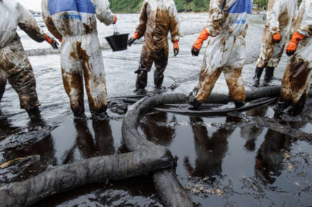 crude oil on oil spill accident on Ao Prao Beach at Samet island on July 31,2013 in Rayong,Thailandのeditorial素材