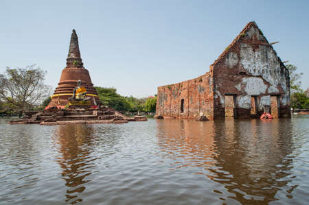 Flooded Historical Temple in Ayutthaya, Thailandの写真素材