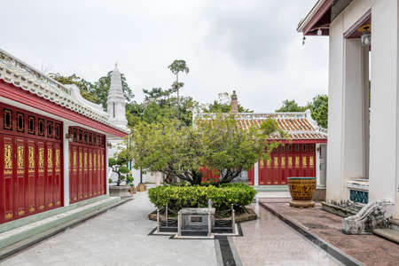 This is a beautiful and peaceful Thai temple with the Chinese style art and had the artisans renovating the Temple combine Thai and Chinese architectural and artistic work for the temple's restoration.  The combination of styles can be seen throughout the temple grounds.の写真素材